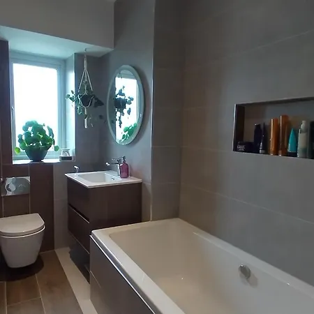 Privat bolig Double Parkview Near Airport