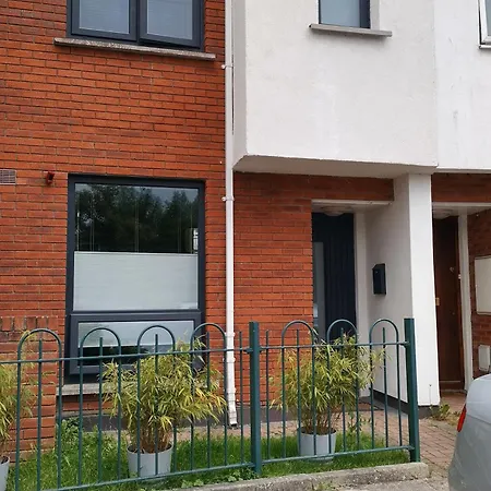 Privat bolig Double Parkview Near Airport